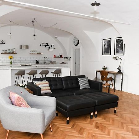 Beautiful 2Bed Apartment In The Centre Of Varazdin Exterior photo