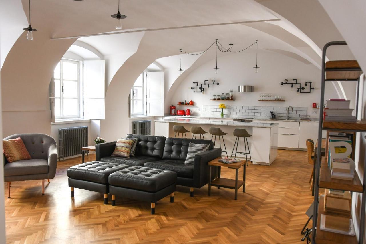 Beautiful 2Bed Apartment In The Centre Of Varazdin Exterior photo